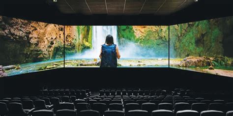 無料ホームシアター 代わり、映画館の未来はどうなる？